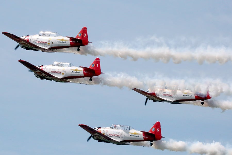 Aeroshell planes flying in close formation