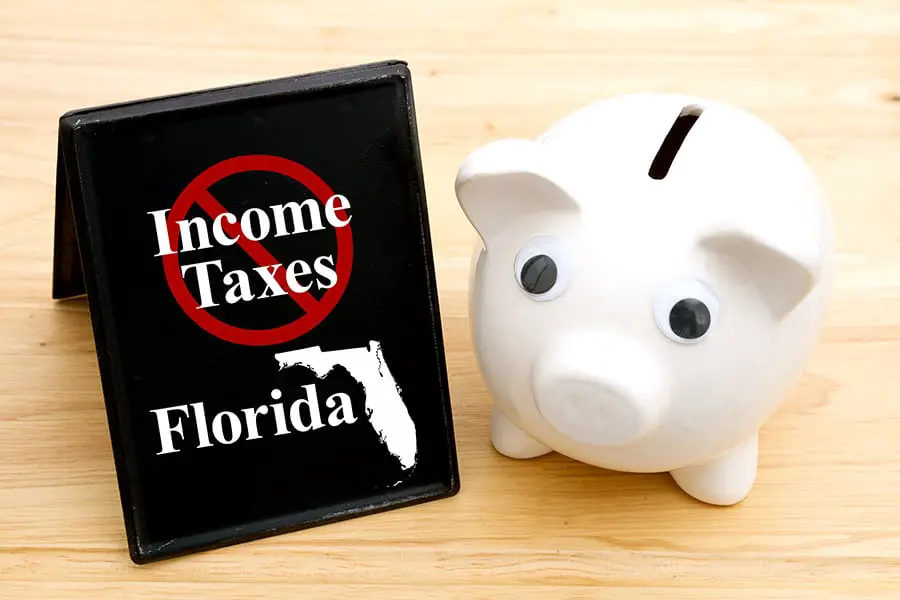 Piggy bank along side a no income tax in Florida sign