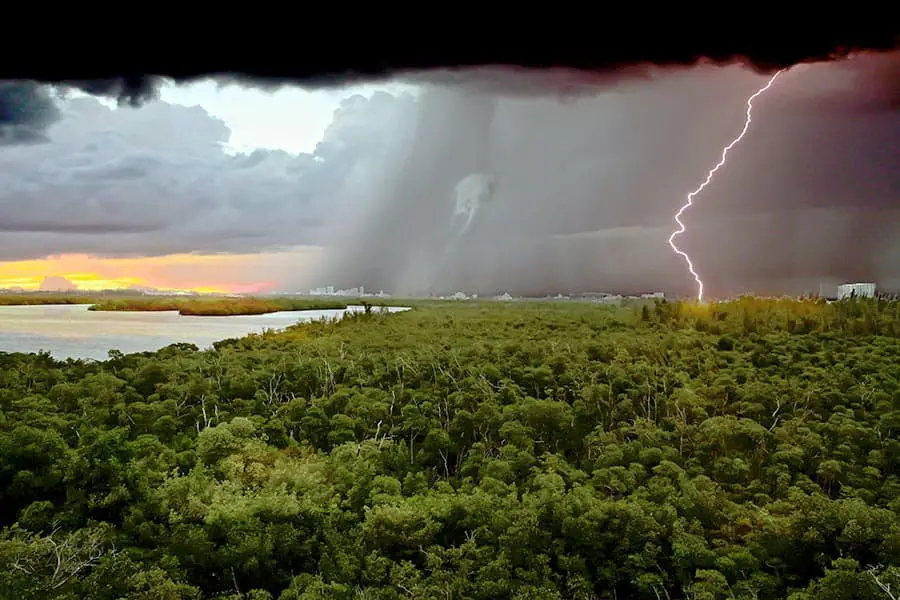 Dark clouds and lightning as storm crosses south Florida