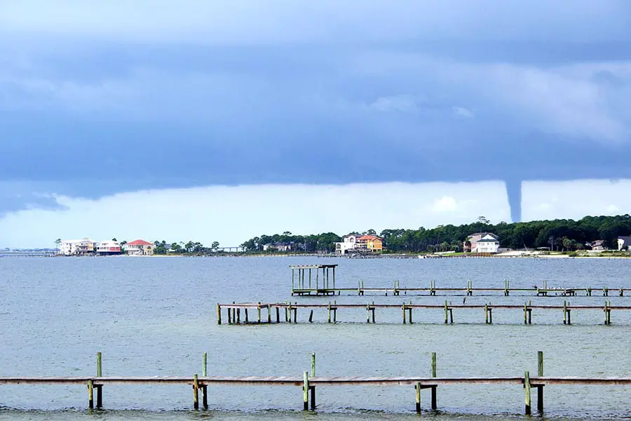 Tornado headed toward Pensacola Bay